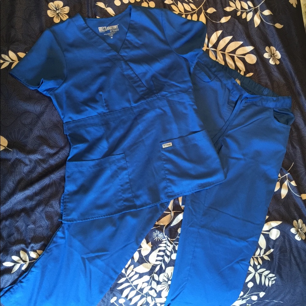 Scrub set